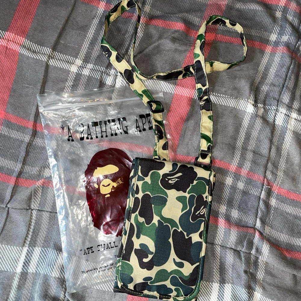 Bape ByBathingApe ABC Green Camo Neck pouch/shoulder bag, opens into a wallet💰